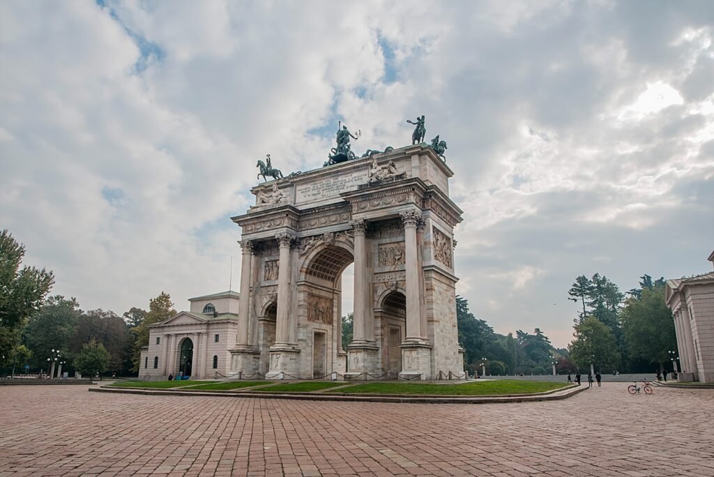 arco di san carlo in un parco milanese