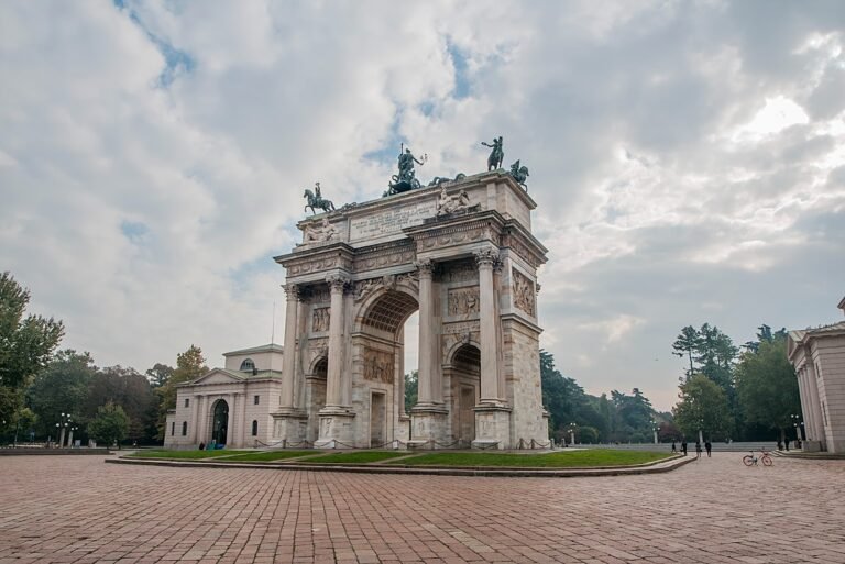 Cosa sono e dove si trovano gli archi di San Carlo a Milano 32 arco di san carlo in un parco milanese