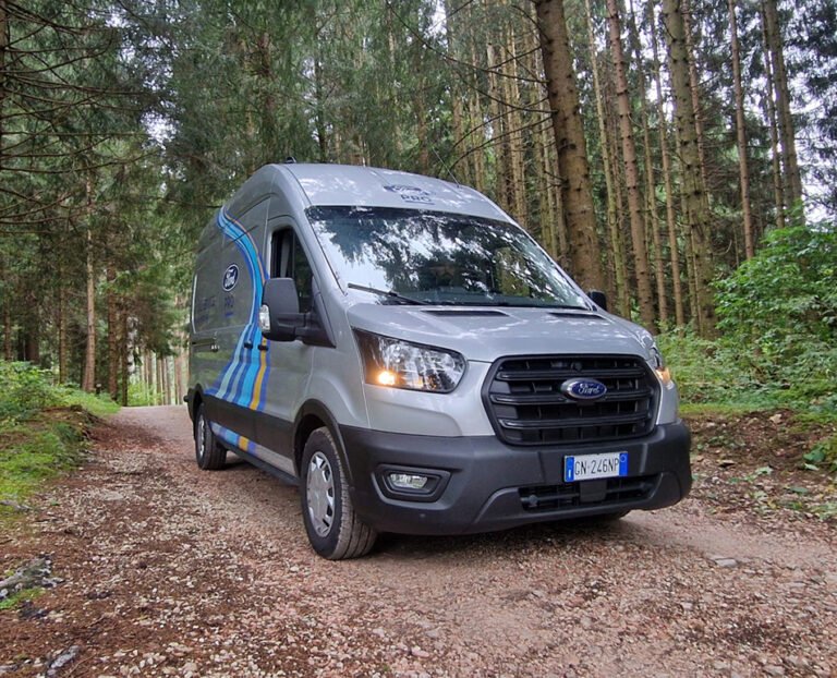 auto ford bisson in azione su strada