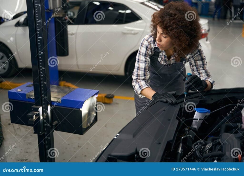 auto in riparazione con attrezzature moderne