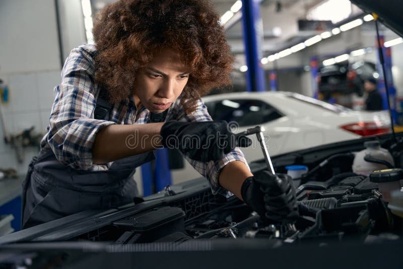 Quali servizi offre il Car Clinic in via Tuscolana a Roma