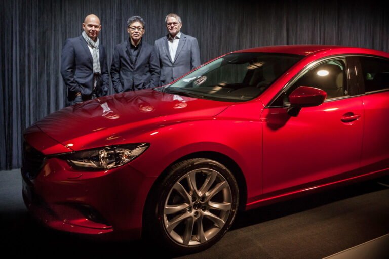 auto mazda in esposizione elegante