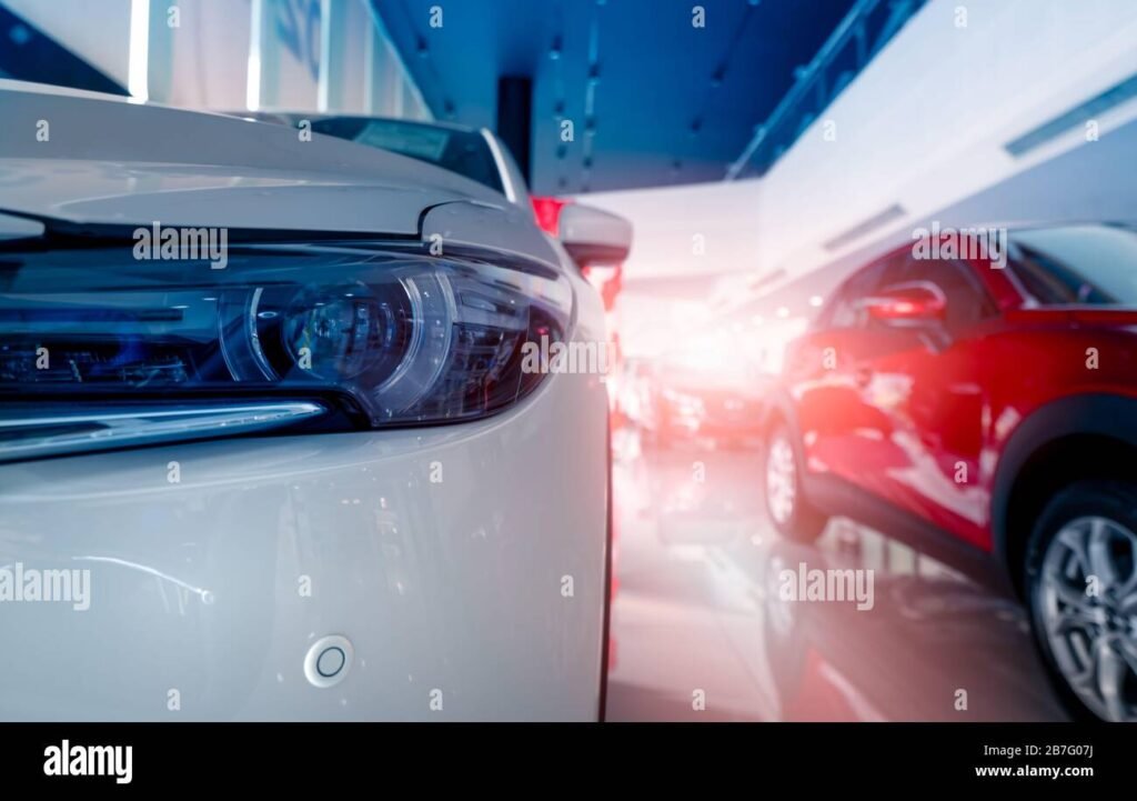 auto nuova brillante in concessionaria