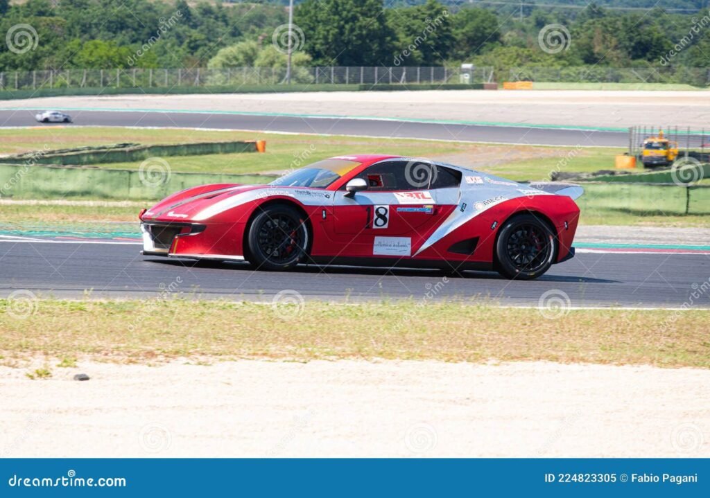 Cosa significa "Not Only Motorsport" e quali contenuti offre 1 auto sportive in azione su pista