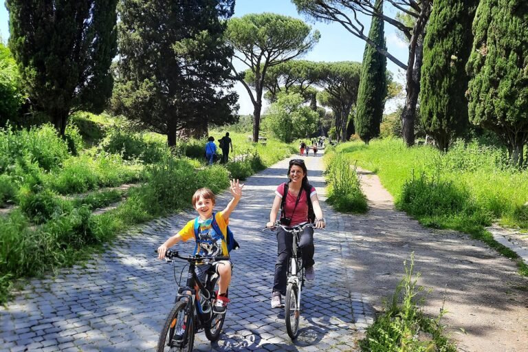 Quali sono i percorsi migliori per andare in bici sulla Appia Antica 37 biciclette lungo il sentiero della appia antica