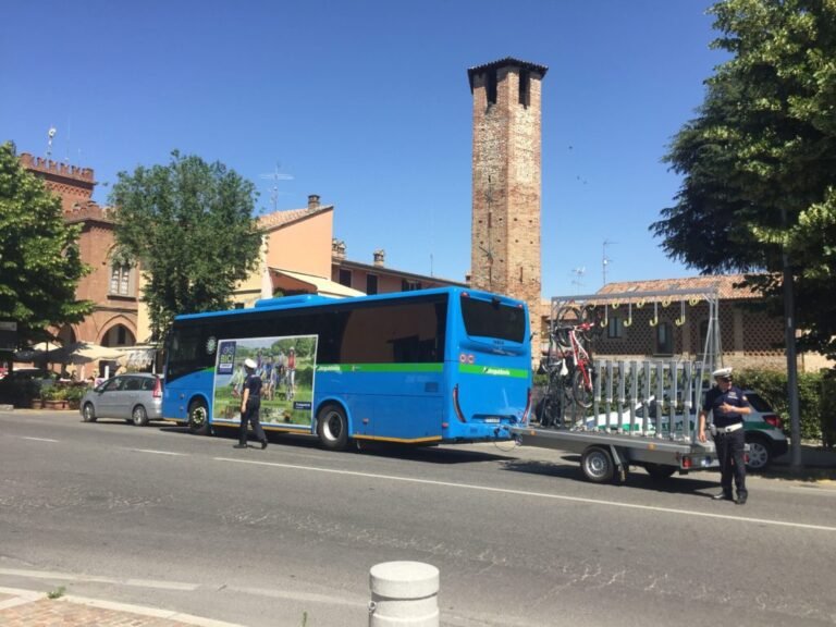 biciclette su un autobus di milano