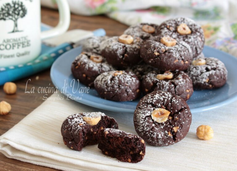 Cosa sono i baci di dama al lingotto e come si preparano 41 biscotti al cioccolato con nocciole intere