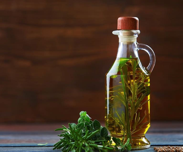 Come si prepara l'olio al rosmarino in modo semplice e veloce 3 Come si prepara l’olio al rosmarino in modo semplice e veloce