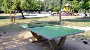 campo da ping pong allaperto nel parco
