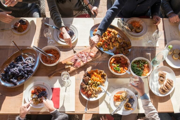 cibo internazionale servito in un ristorante