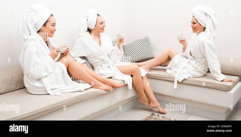 donne che si rilassano in un centro benessere
