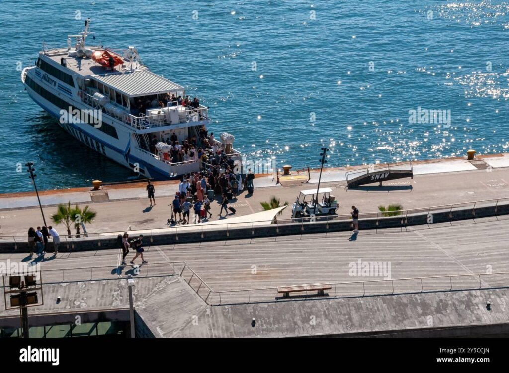 Quali sono gli orari dei traghetti SNAV per Procida da Napoli