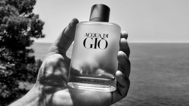 flacone di profumo acqua di gio elegante