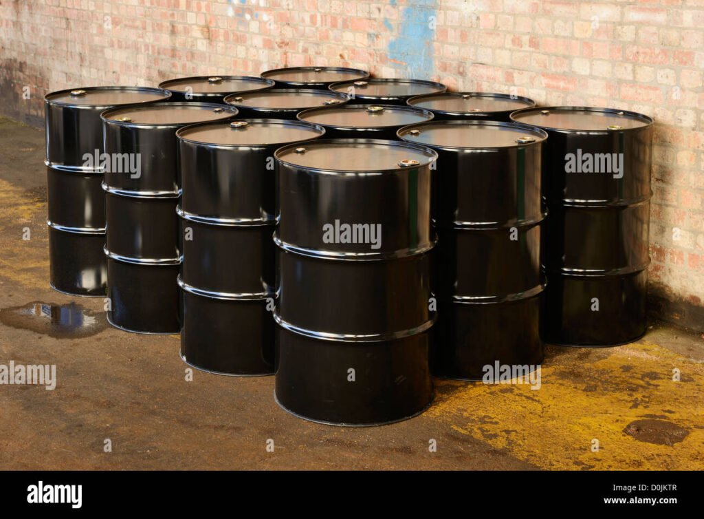 fusto vuoto di olio in un deposito