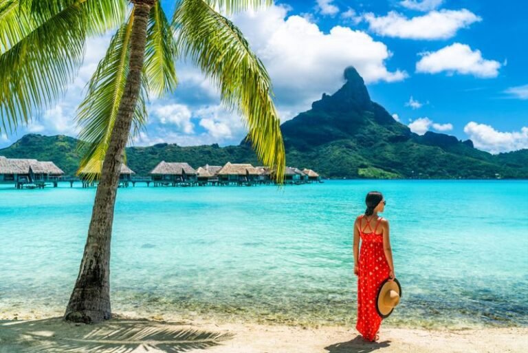 Cosa Devi Sapere sui Viaggi Organizzati da C M Viaggi 34 gruppo di turisti in una localita esotica