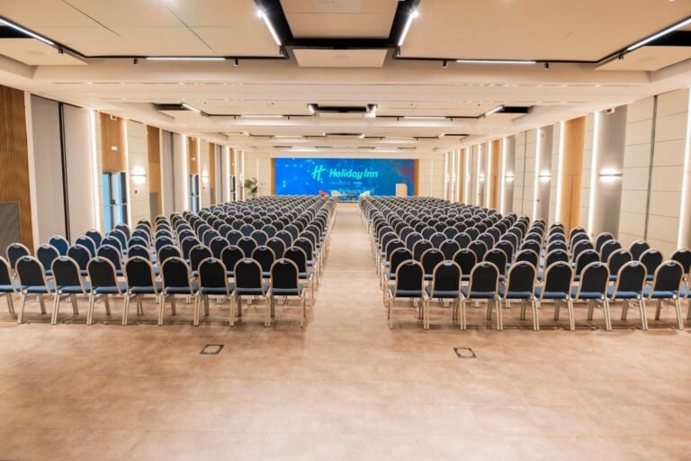 hall accogliente dellholiday inn san giovanni