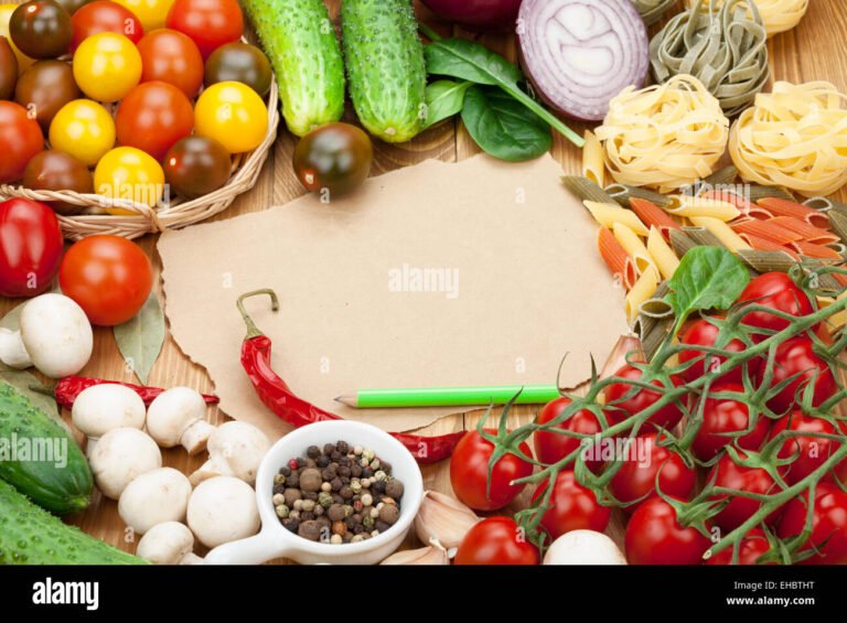 Qual è il ruolo del sale, dell'acido e dei grassi nella cucina 5 ingredienti freschi e colorati su un tavolo