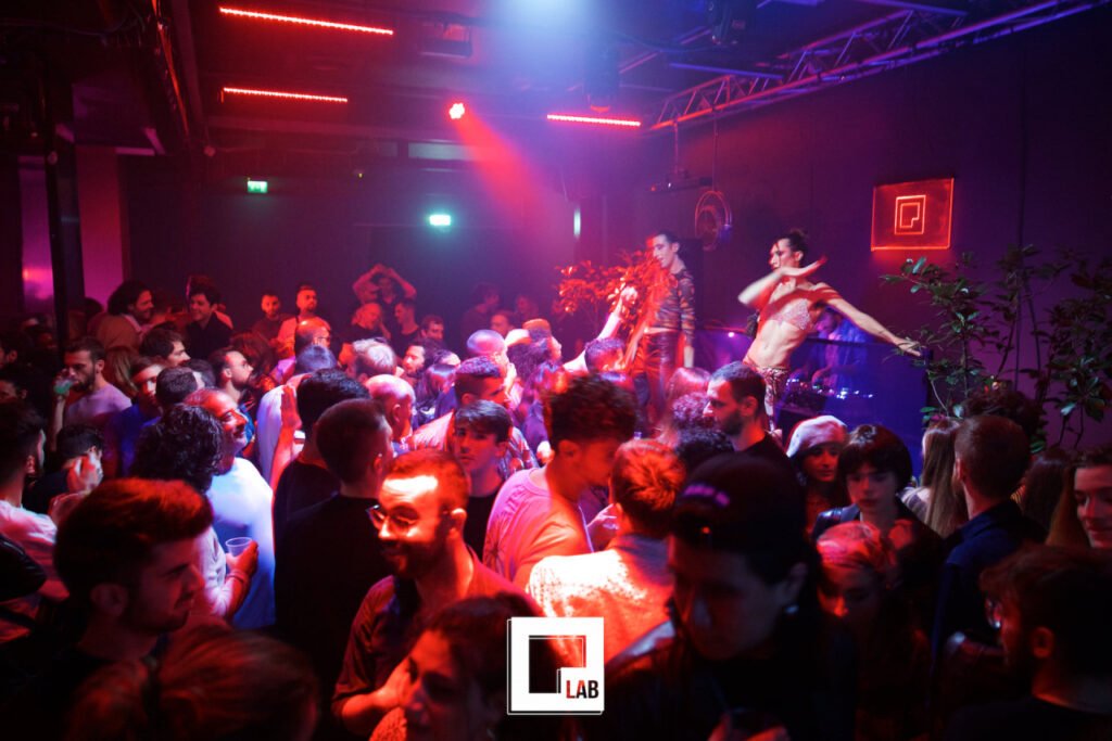 Quali sono le informazioni più recenti sul Q Club di Milano