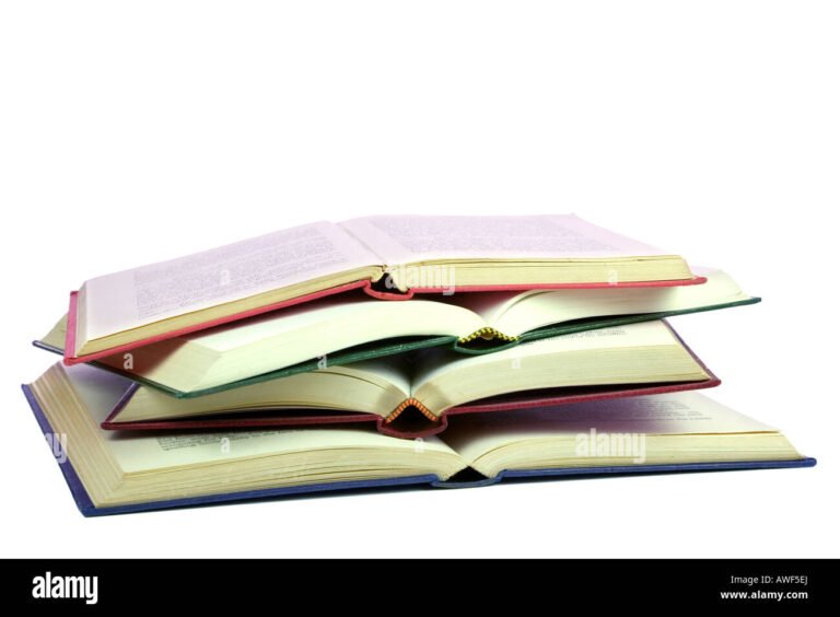 libri italiani impilati su uno sfondo elegante