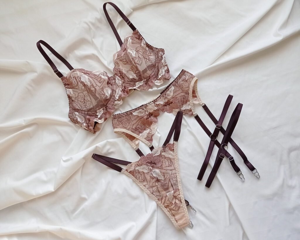 lingerie elegante su uno sfondo delicato