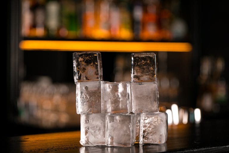 macchina del ghiaccio hoshizaki in azione