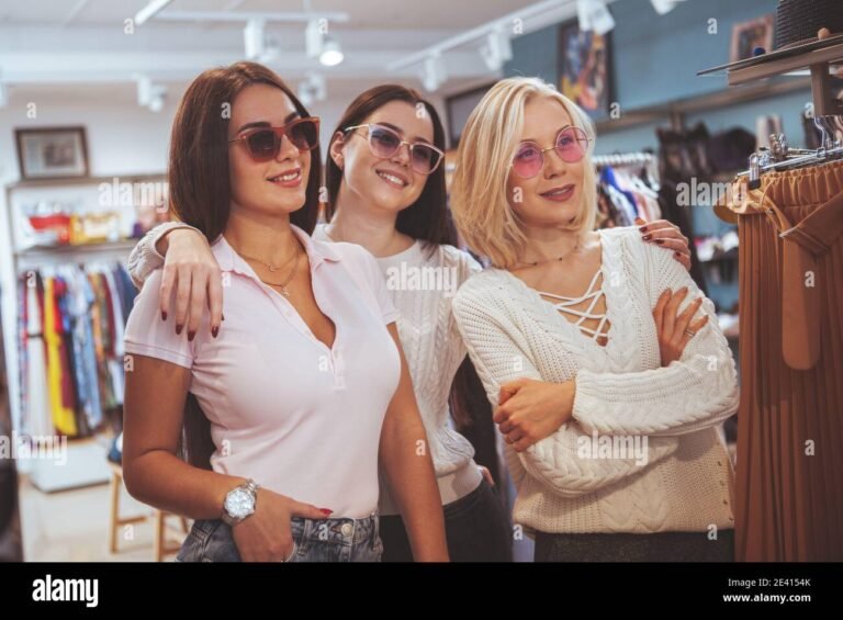 Quali servizi e prodotti offre Ottica Grand Vision nel tuo territorio 16 negozio di occhiali con clienti felici