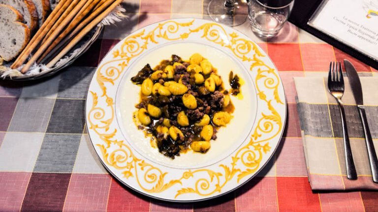 oca fola su un piatto tradizionale torinese