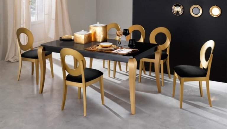 oro in esposizione su un tavolo elegante