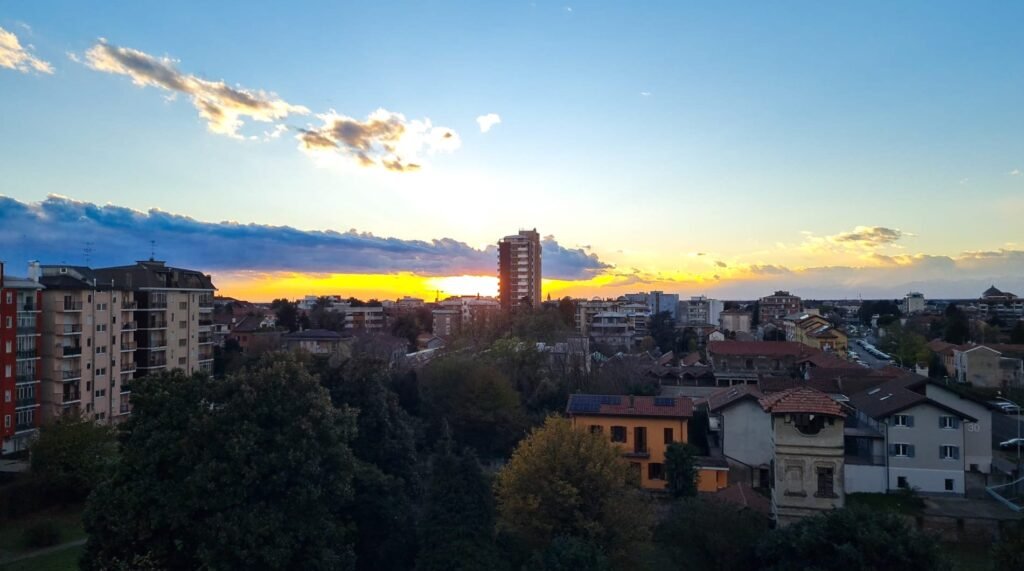 panorama di busto arsizio al tramonto