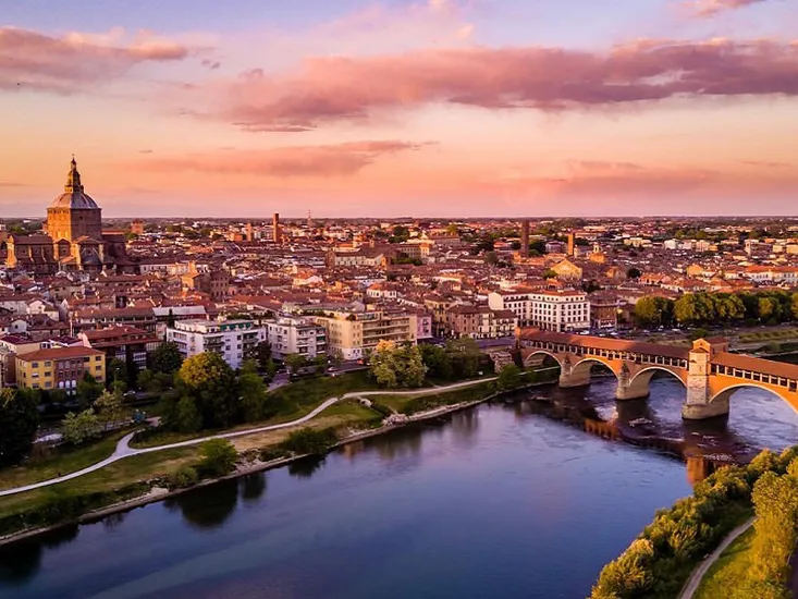 Cosa significa “Molto Più Pavia” e quali servizi offre alla città