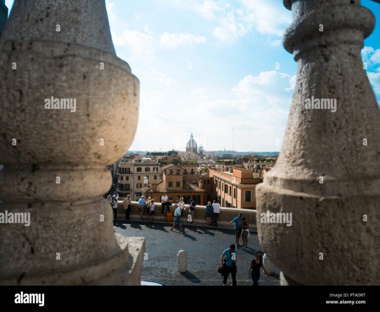 panorama di piazza di spagna con mcdonalds