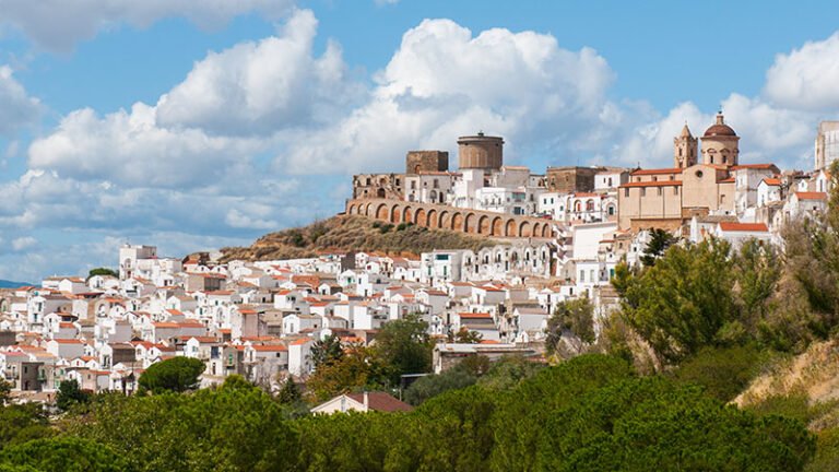 panorama di pisticci con eventi in corso