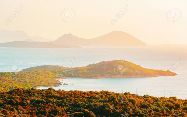 panorama di porto rotondo al tramonto