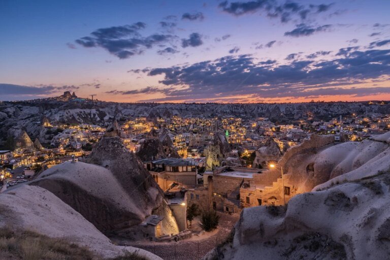 panorama mozzafiato di cappadocia al tramonto