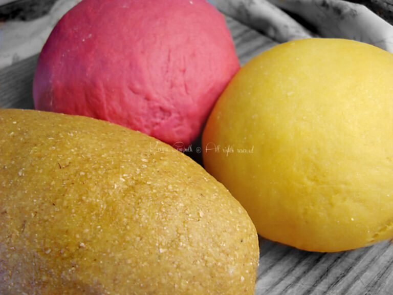 pasta per pizza fresca e ingredienti colorati