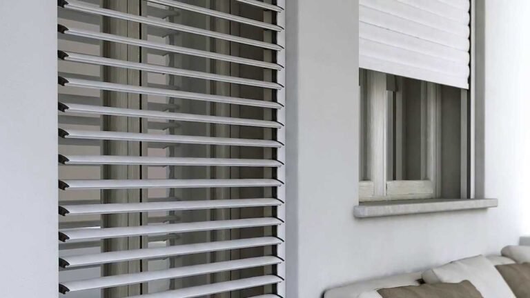persiana avvolgibile installata su una finestra