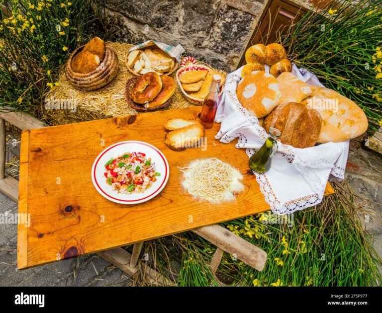 piatti tipici su un tavolo rustico