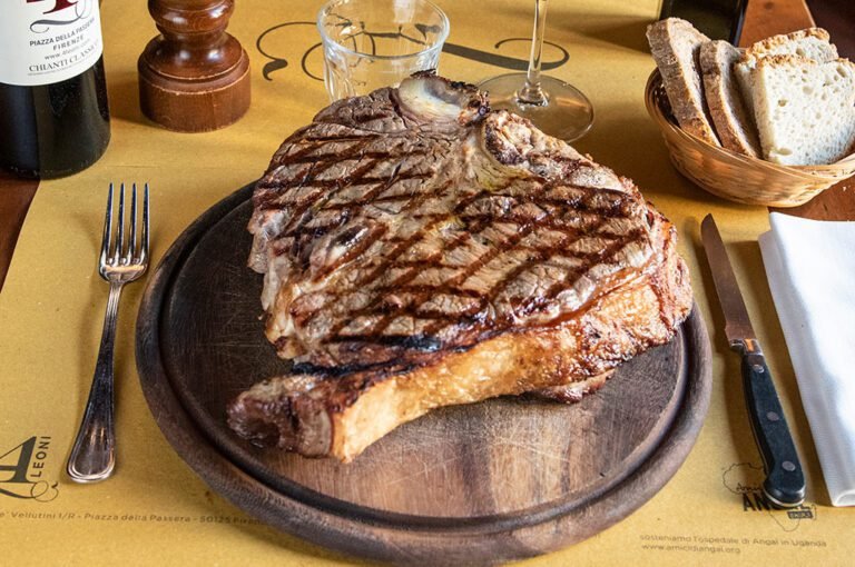 piatto tipico toscano in un ristorante