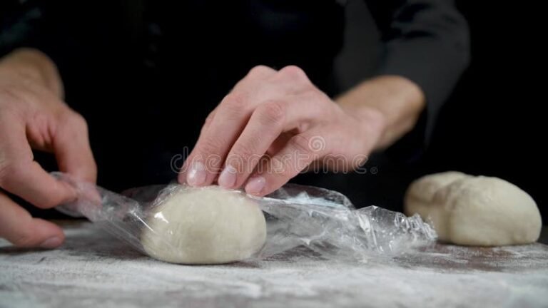 pizza avvolta in pellicola trasparente