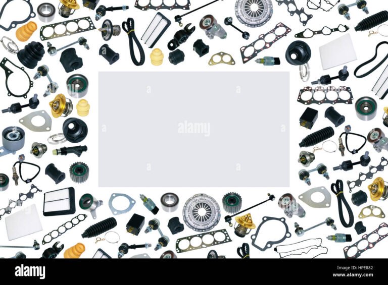 Cosa Offrono i Ricambi Auto di G M Autoricambi per la Tua Auto 36 ricambi auto disposti su uno sfondo neutro