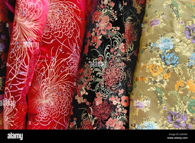 ricami colorati su tessuti vari