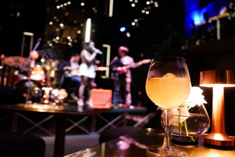 ristorante con band che suona dal vivo