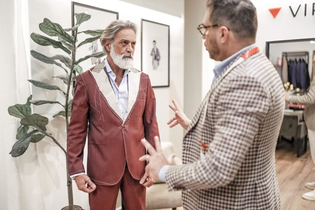 Quali servizi offre la Sartoria Rossi a Milano per i suoi clienti