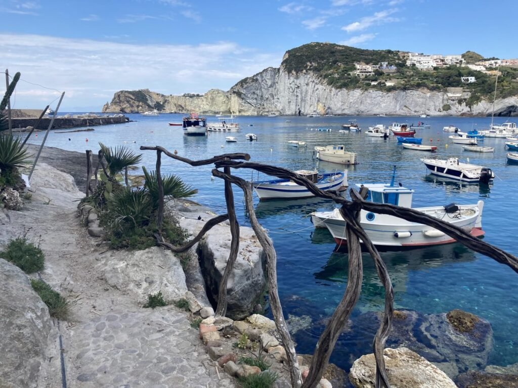 Come posso affittare un motorino a Ponza senza problemi