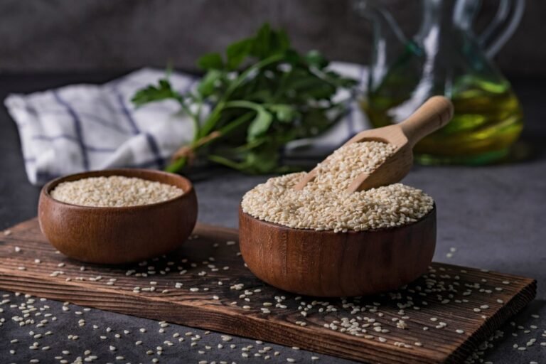 semi di sesamo tostati in una ciotola