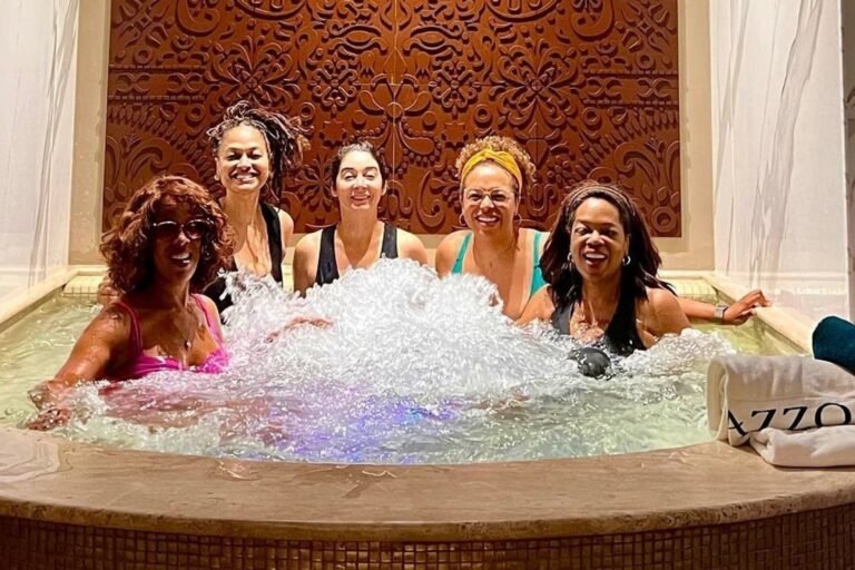 Quali sono i servizi offerti da Vivi Spa Milano per il benessere 17 spa con persone che si rilassano