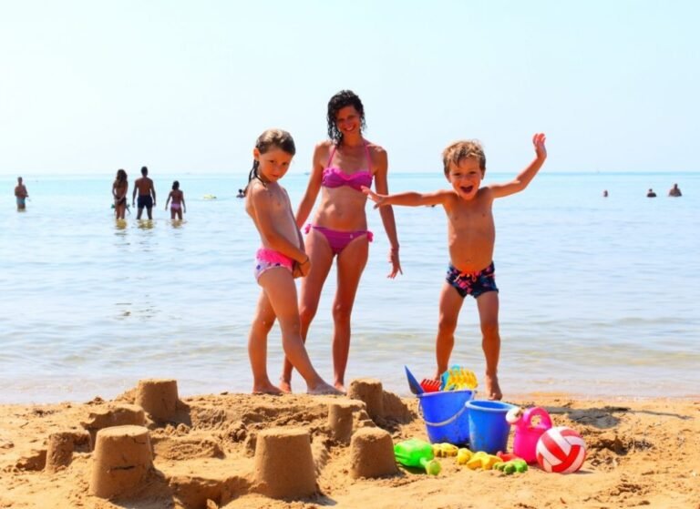 Perché Votare per Vota Vota a Marina di Ragusa Scopri i Vantaggi! 13 spiaggia affollata di marina di ragusa