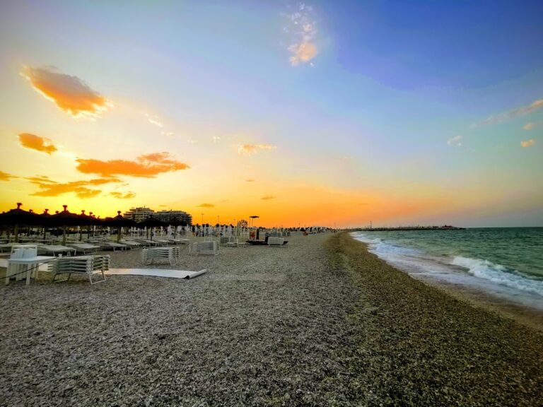 spiaggia al tramonto a civitanova marche