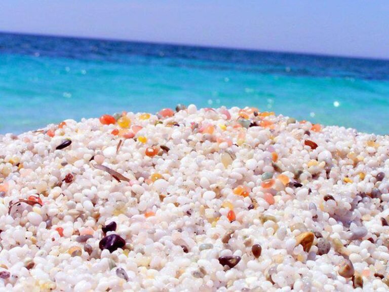 spiaggia di is arutas con sabbia di quarzo