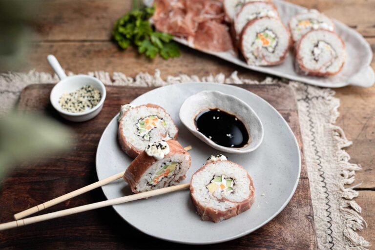 sushi elegante su un piatto raffinato